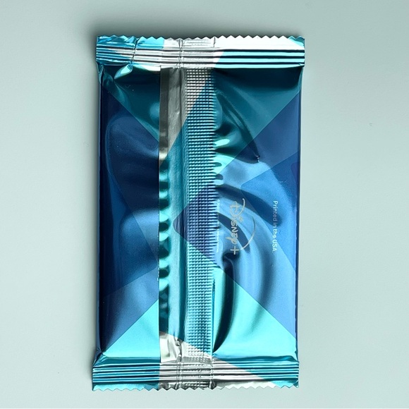 D23 EXPO 2022 DISNEY+ PLUS TRADING CARDS PACK & DISNEY + DAY BUTTONS 2022 & 2021 - Picture 4 of 8